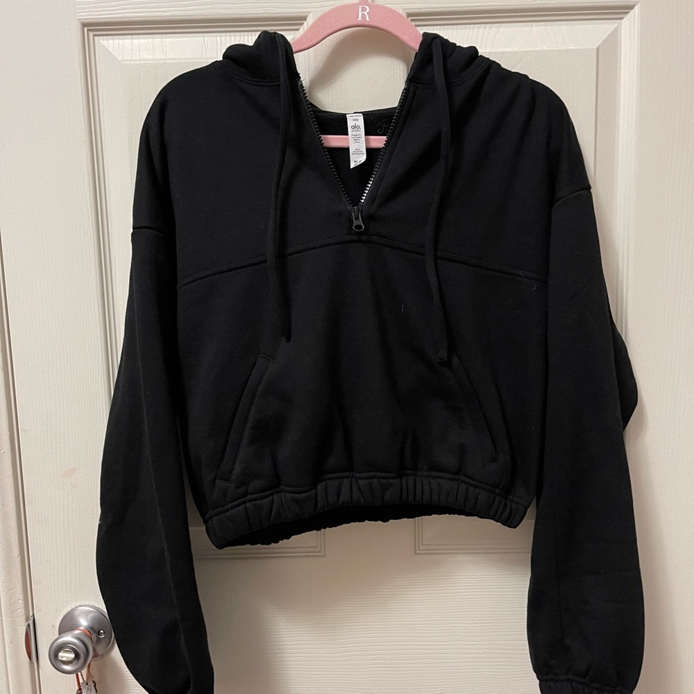 ALO Yoga stadium half zip cropped hoodie XS in Black Like New